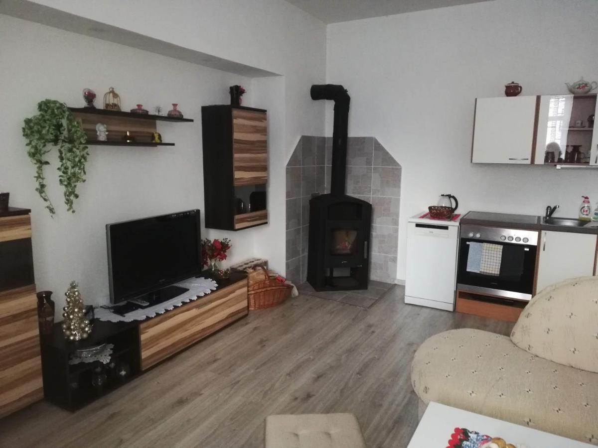 Apartman Petra Kovarska Екстер'єр фото
