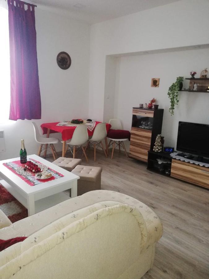 Apartman Petra Kovarska Екстер'єр фото